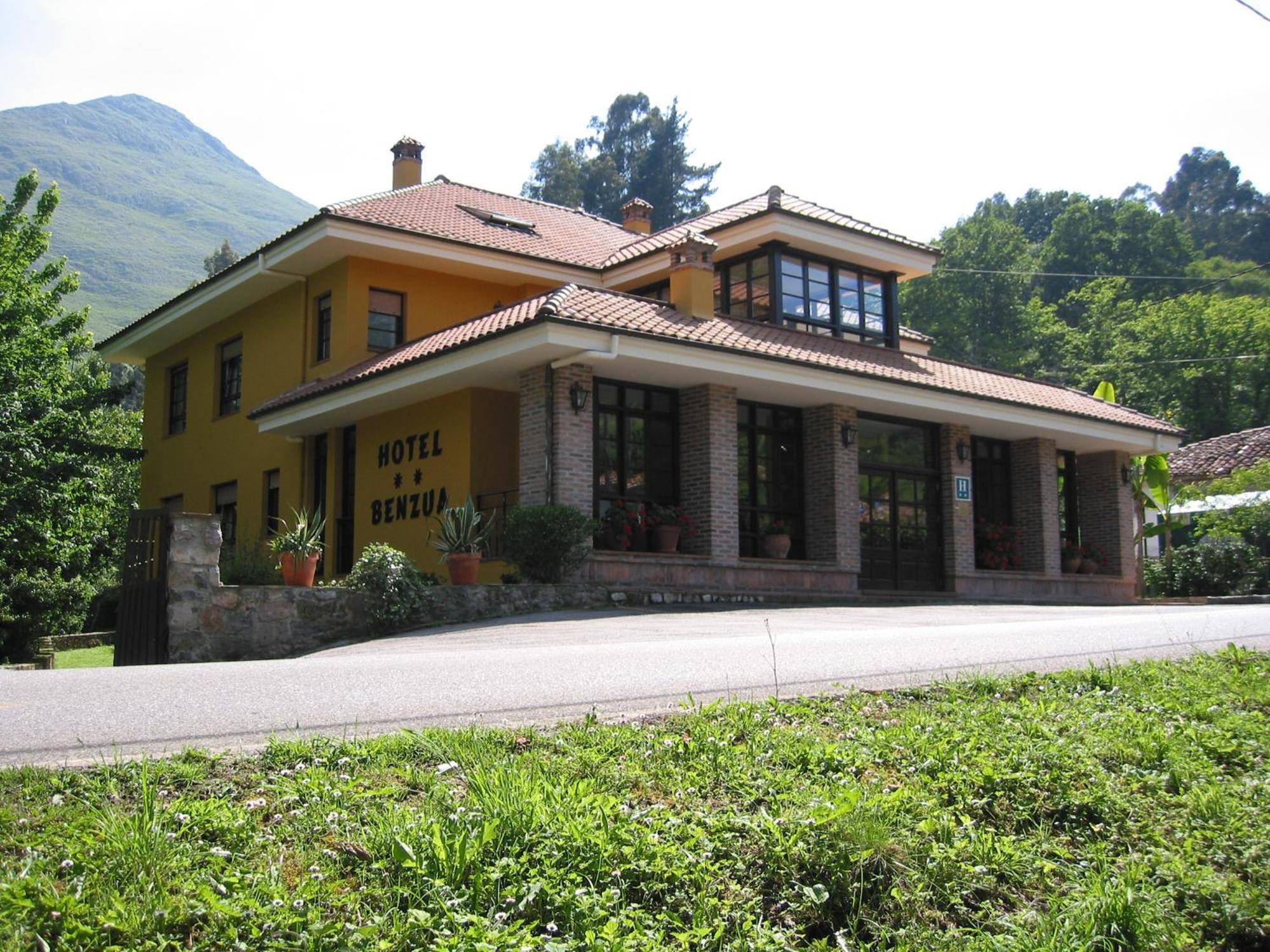 Hotel Benzua Villanueva de Ardisana Екстериор снимка