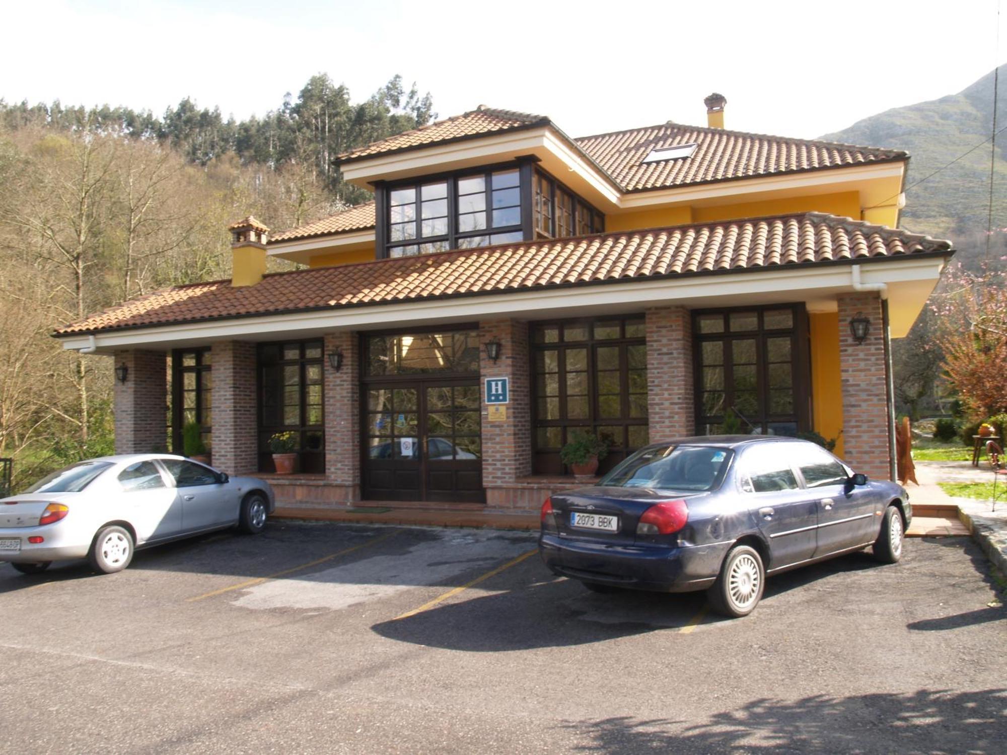 Hotel Benzua Villanueva de Ardisana Екстериор снимка
